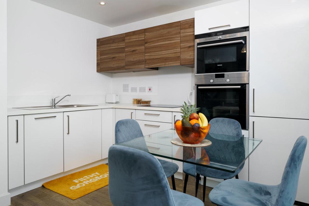 Stylish Fully-Equipped One Bedroom Apartment With Extra Sofa Bed, Free Secure Parking, Onsite Gym, 24Hr Security & Concierge London Exterior photo