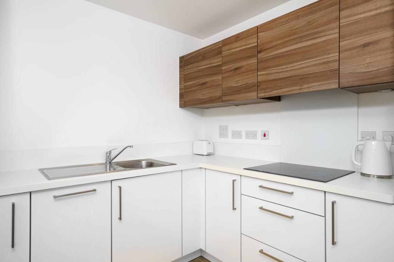 Stylish Fully-Equipped One Bedroom Apartment With Extra Sofa Bed, Free Secure Parking, Onsite Gym, 24Hr Security & Concierge London Exterior photo