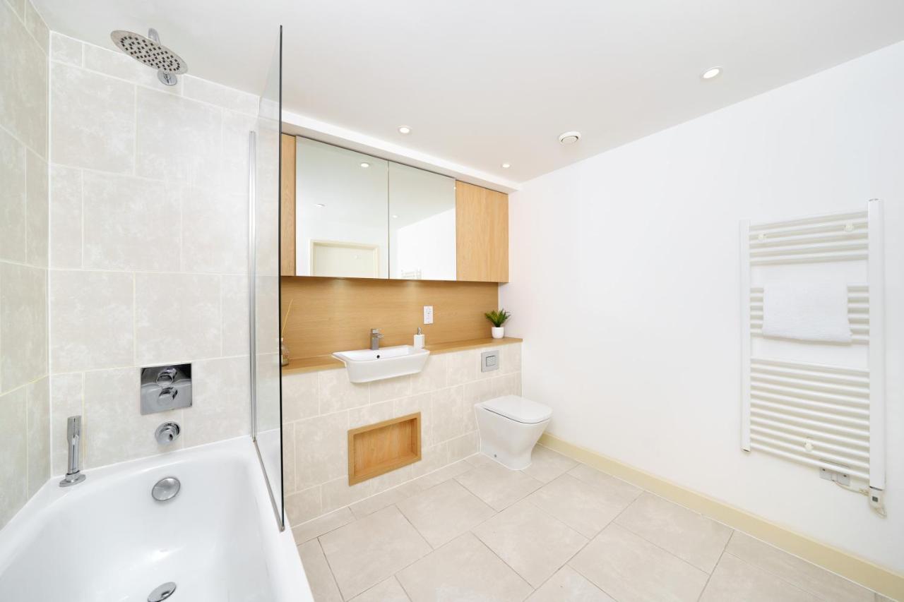 Stylish Fully-Equipped One Bedroom Apartment With Extra Sofa Bed, Free Secure Parking, Onsite Gym, 24Hr Security & Concierge London Exterior photo